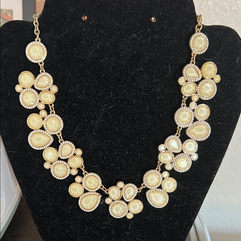 Elegant Gold and Cream Necklace